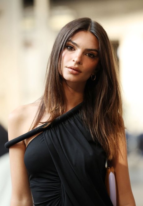 Foto desnuda filtrada de OnlyFans de Emily Ratajkowski