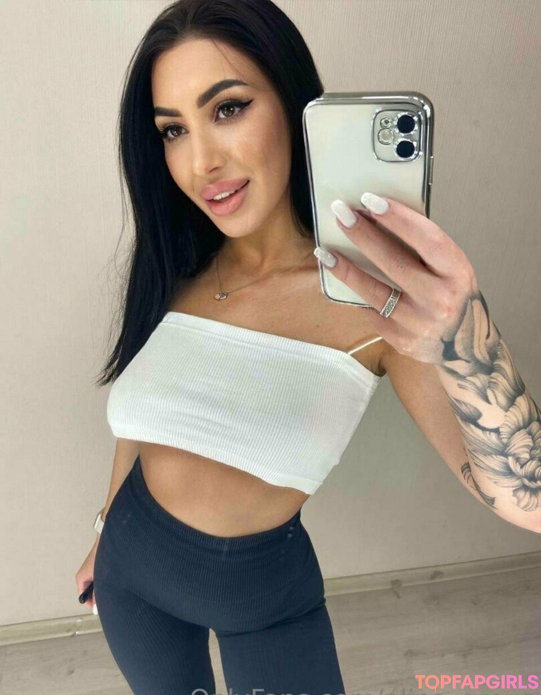 Foto desnuda filtrada de OnlyFans de Alinagreys #149 Foto desnuda filtrada de OnlyFans de Alinagreys #149