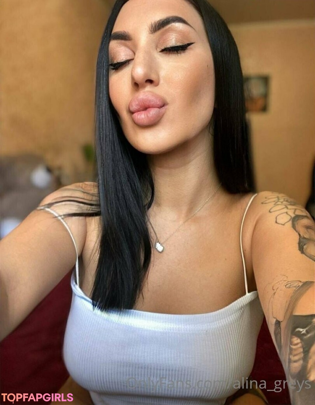 Foto desnuda filtrada de OnlyFans de Alinagreys #15 Foto desnuda filtrada de OnlyFans de Alinagreys #15