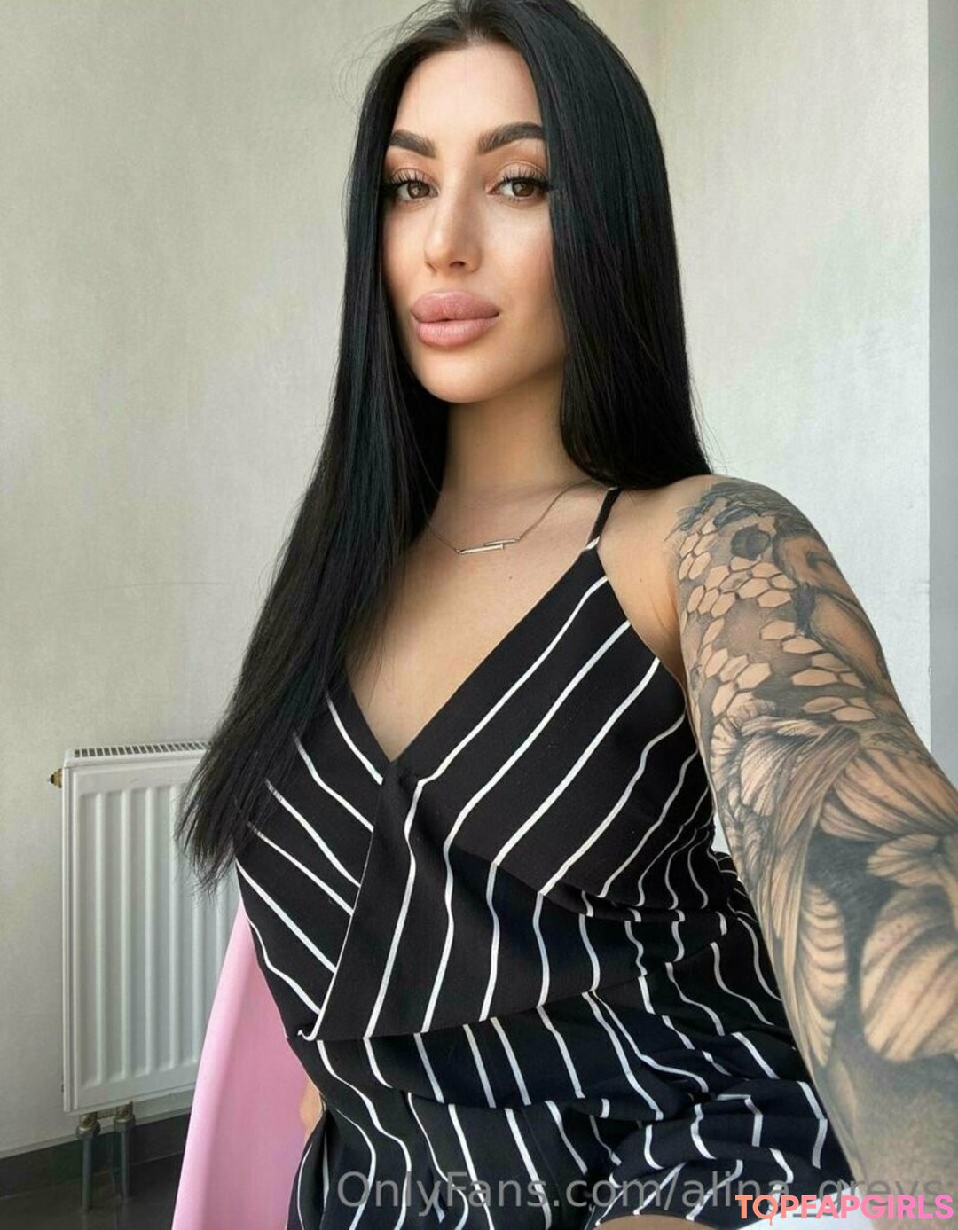 Foto desnuda filtrada de OnlyFans de Alinagreys #158 Foto desnuda filtrada de OnlyFans de Alinagreys #158