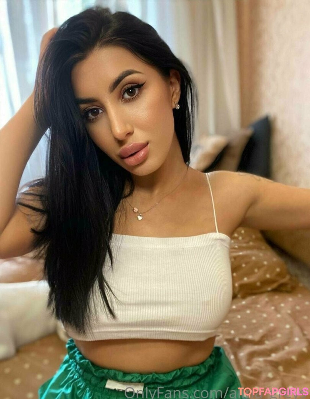 Foto desnuda filtrada de OnlyFans de Alinagreys #25 Foto desnuda filtrada de OnlyFans de Alinagreys #25