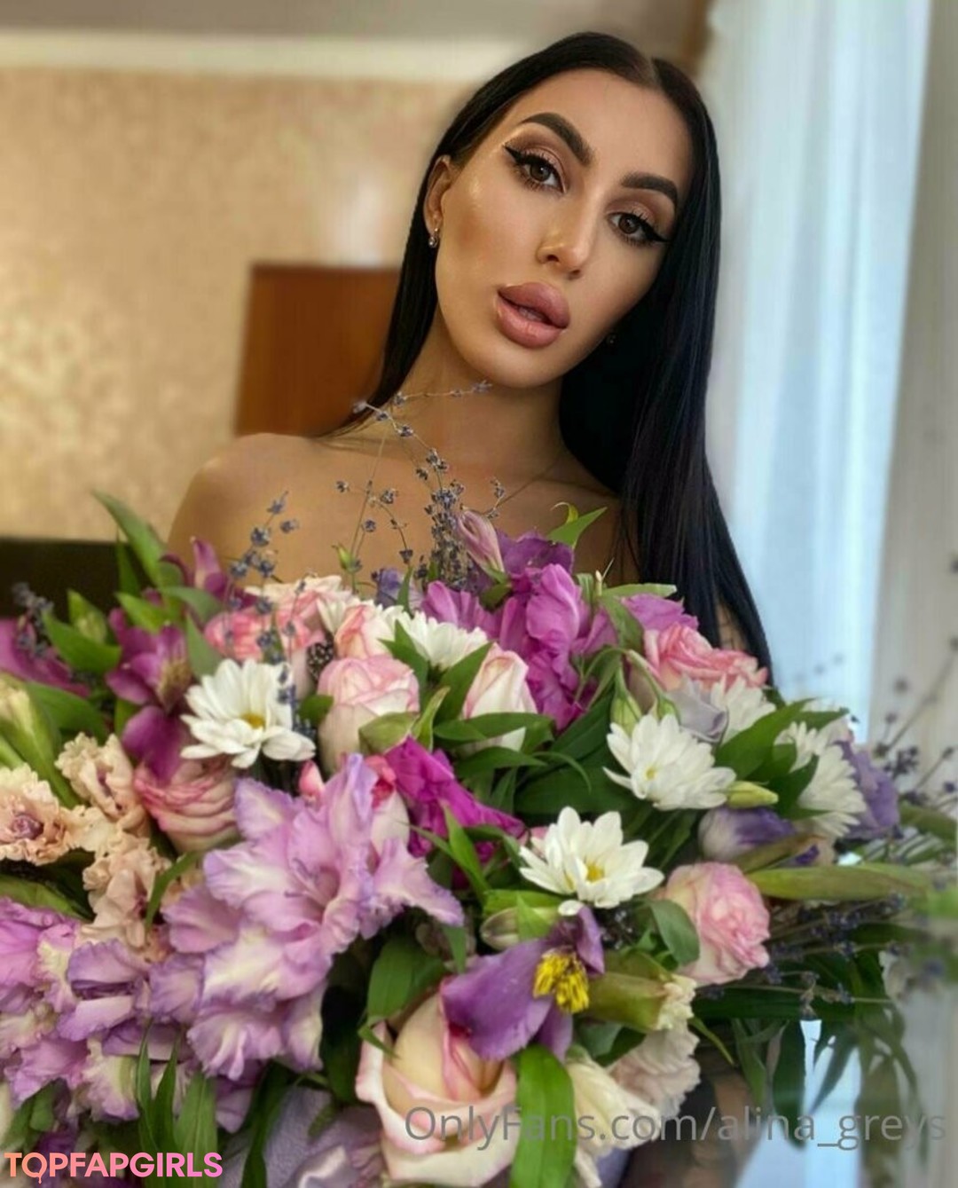Foto desnuda filtrada de OnlyFans de Alinagreys #34 Foto desnuda filtrada de OnlyFans de Alinagreys #34