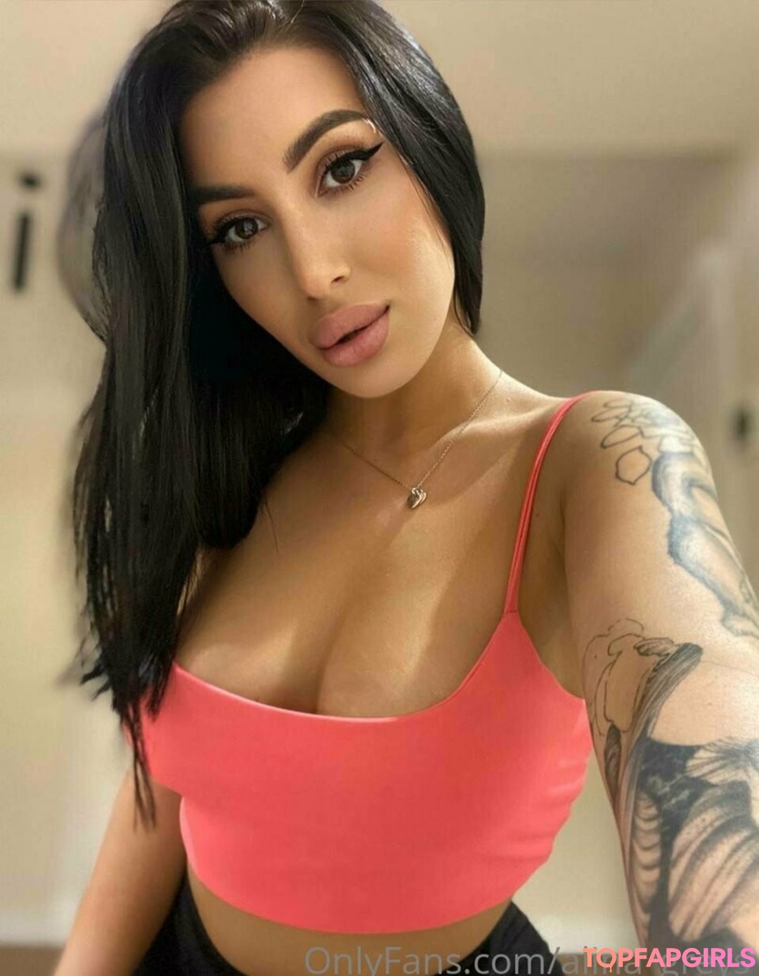 Foto desnuda filtrada de OnlyFans de Alinagreys #36 Foto desnuda filtrada de OnlyFans de Alinagreys #36