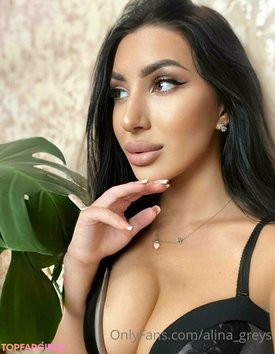 Foto desnuda filtrada de OnlyFans de Alinagreys #4 Foto desnuda filtrada de OnlyFans de Alinagreys #4