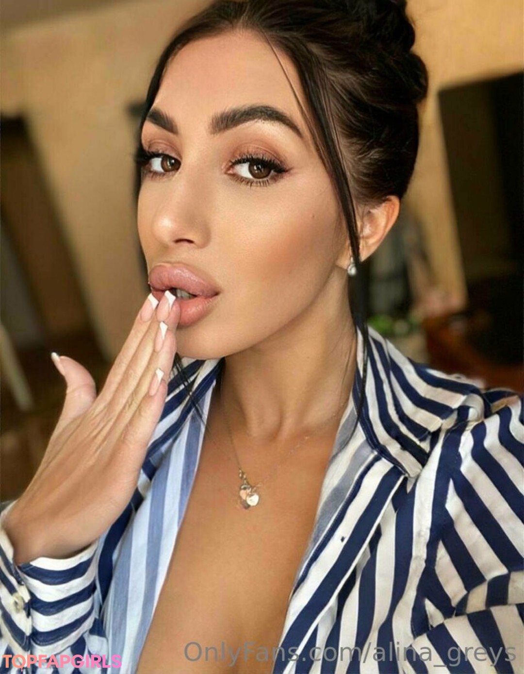 Foto desnuda filtrada de OnlyFans de Alinagreys #86 Foto desnuda filtrada de OnlyFans de Alinagreys #86