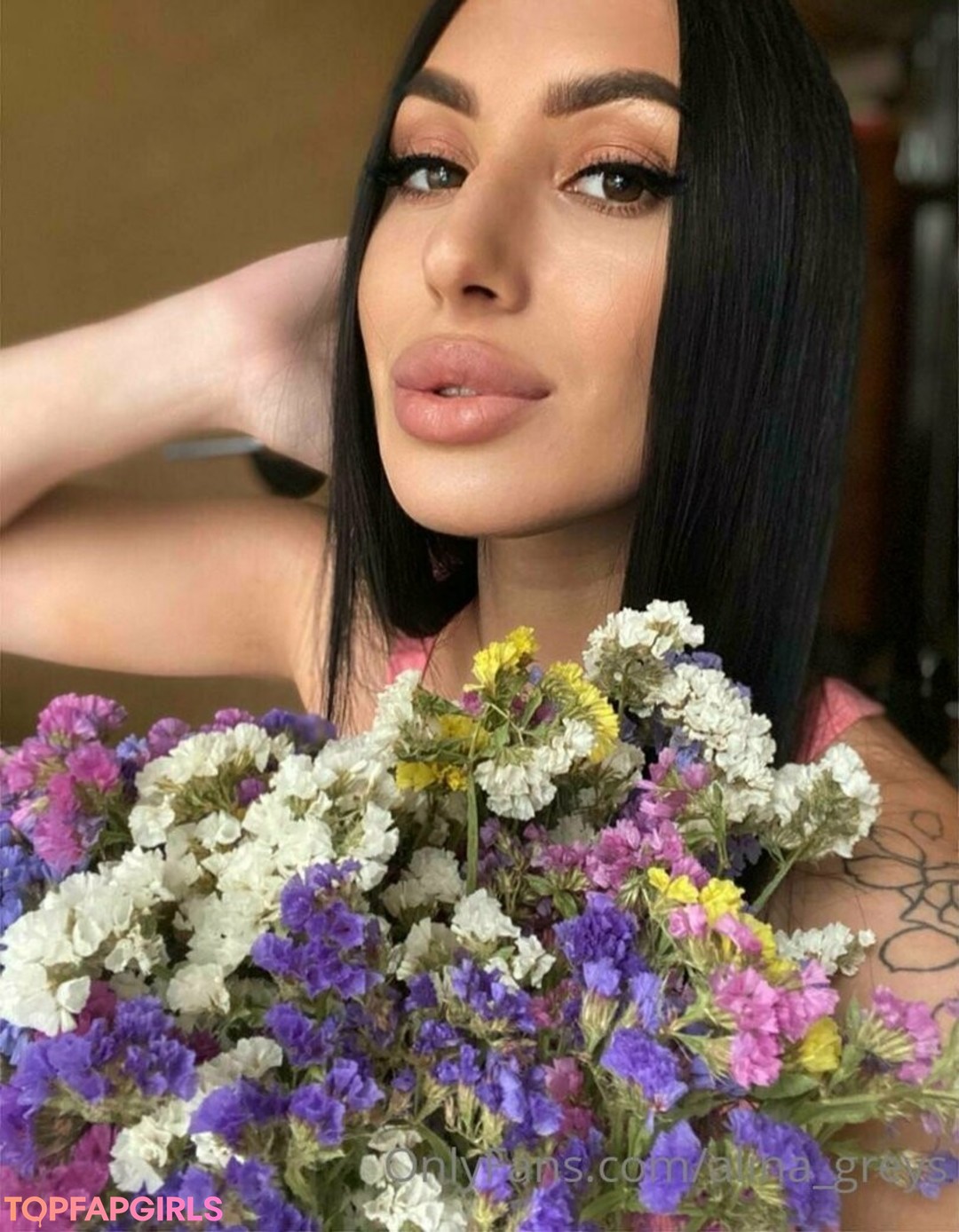 Foto desnuda filtrada de OnlyFans de Alinagreys #94 Foto desnuda filtrada de OnlyFans de Alinagreys #94