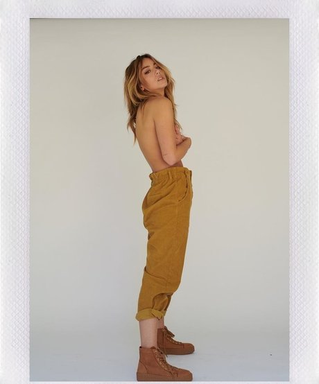 Chloe Bennet