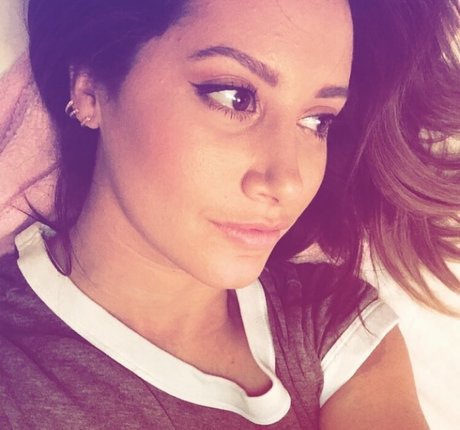 Foto desnuda filtrada de OnlyFans de Ashley Tisdale