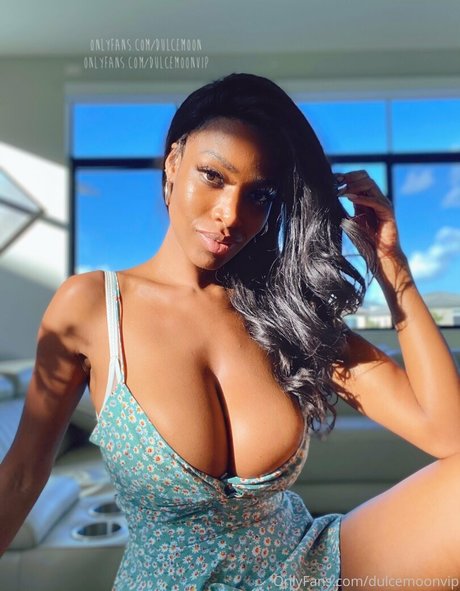 Foto desnuda filtrada de OnlyFans de Dulcemoonvip