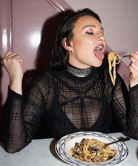 Gizzi Erskine