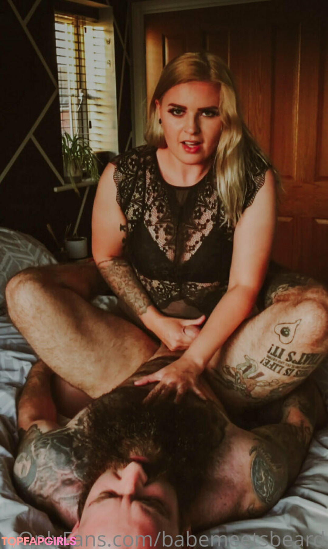 Foto desnuda filtrada de OnlyFans de Babemeetsbeard #131 Foto desnuda filtrada de OnlyFans de Babemeetsbeard #131