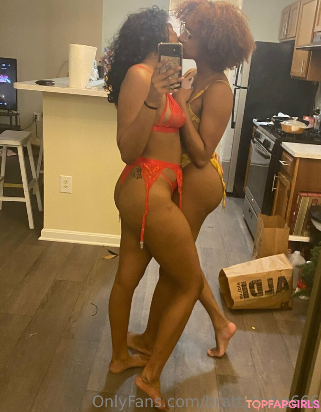 Foto desnuda filtrada de OnlyFans de Brattybabe666 #6 Foto desnuda filtrada de OnlyFans de Brattybabe666 #6