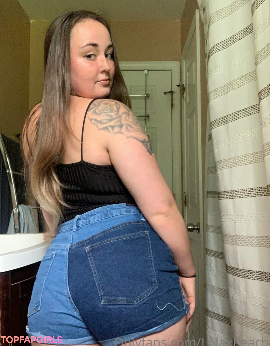 Foto desnuda filtrada de OnlyFans de Lolaxpeach #54 Foto desnuda filtrada de OnlyFans de Lolaxpeach #54