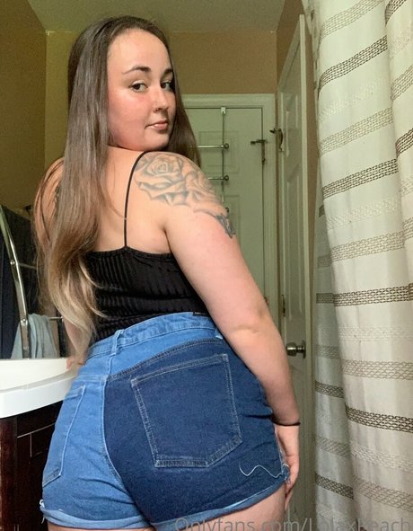 Foto desnuda filtrada de OnlyFans de Lolaxpeach