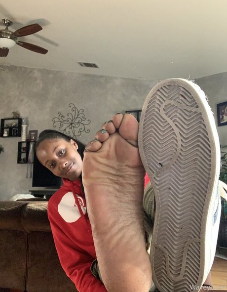 Foto desnuda filtrada de OnlyFans de Waveysolezz