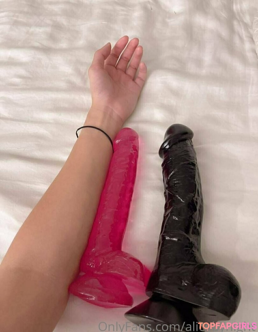 Foto desnuda filtrada de OnlyFans de Alicebynight #8 Foto desnuda filtrada de OnlyFans de Alicebynight #8