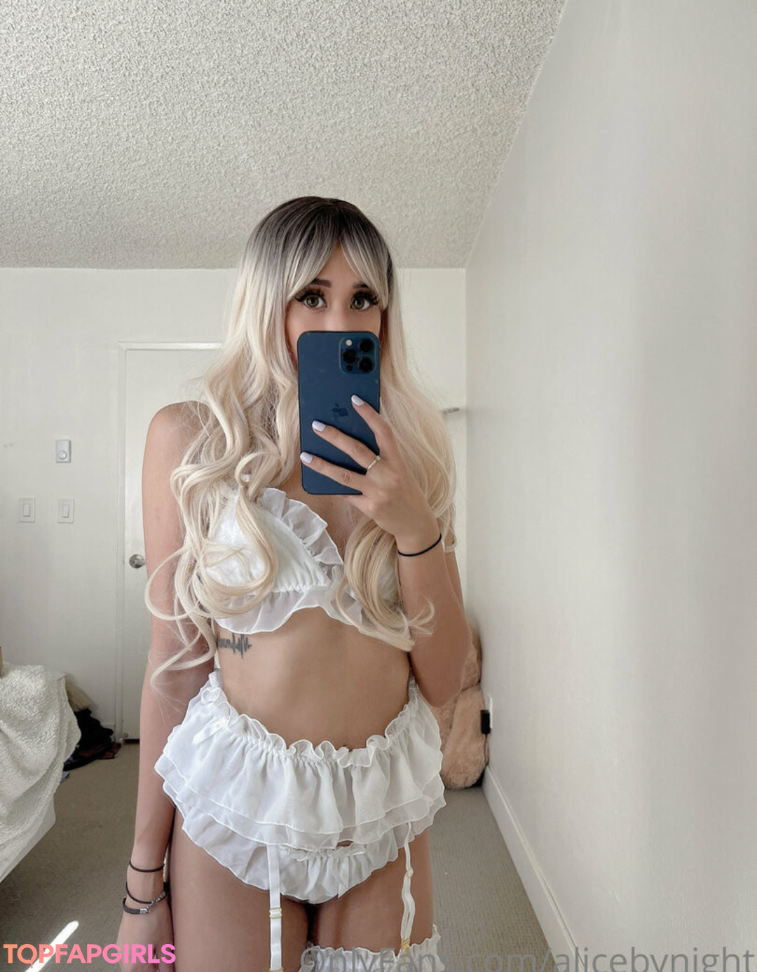 Foto desnuda filtrada de OnlyFans de Alicebynight #87 Foto desnuda filtrada de OnlyFans de Alicebynight #87