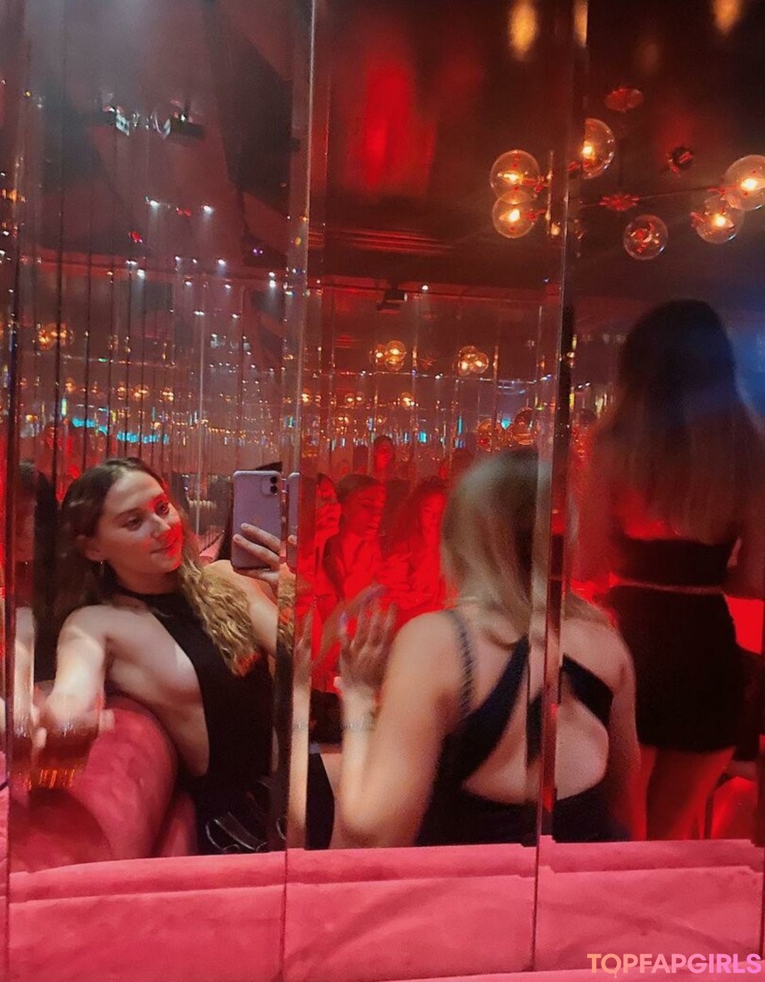 Foto desnuda filtrada de OnlyFans de Lilly Breton #20 Foto desnuda filtrada de OnlyFans de Lilly Breton #20