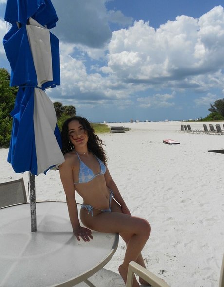 Foto desnuda filtrada de OnlyFans de Nadia Amine