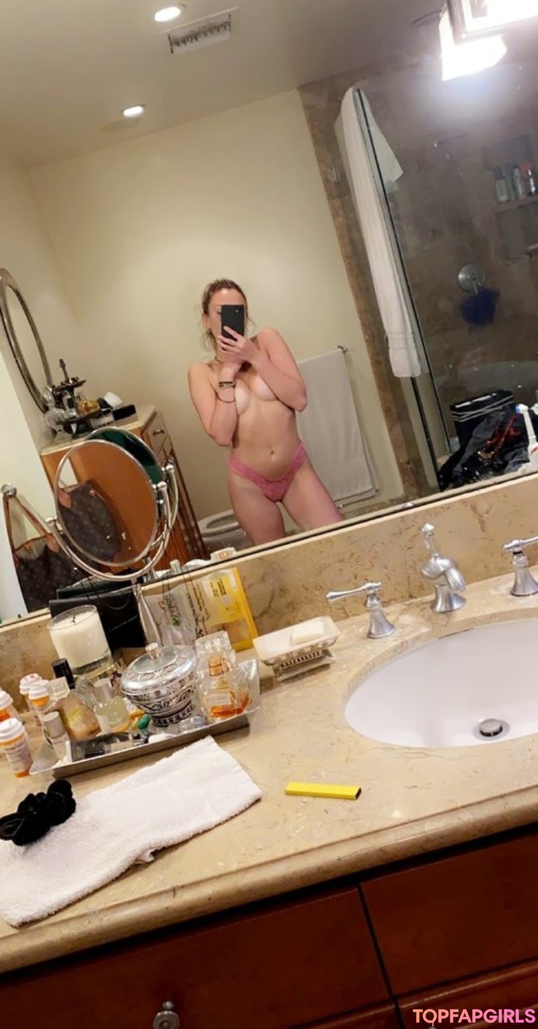 Foto desnuda filtrada de OnlyFans de Noah Cyrus #24 Foto desnuda filtrada de OnlyFans de Noah Cyrus #24