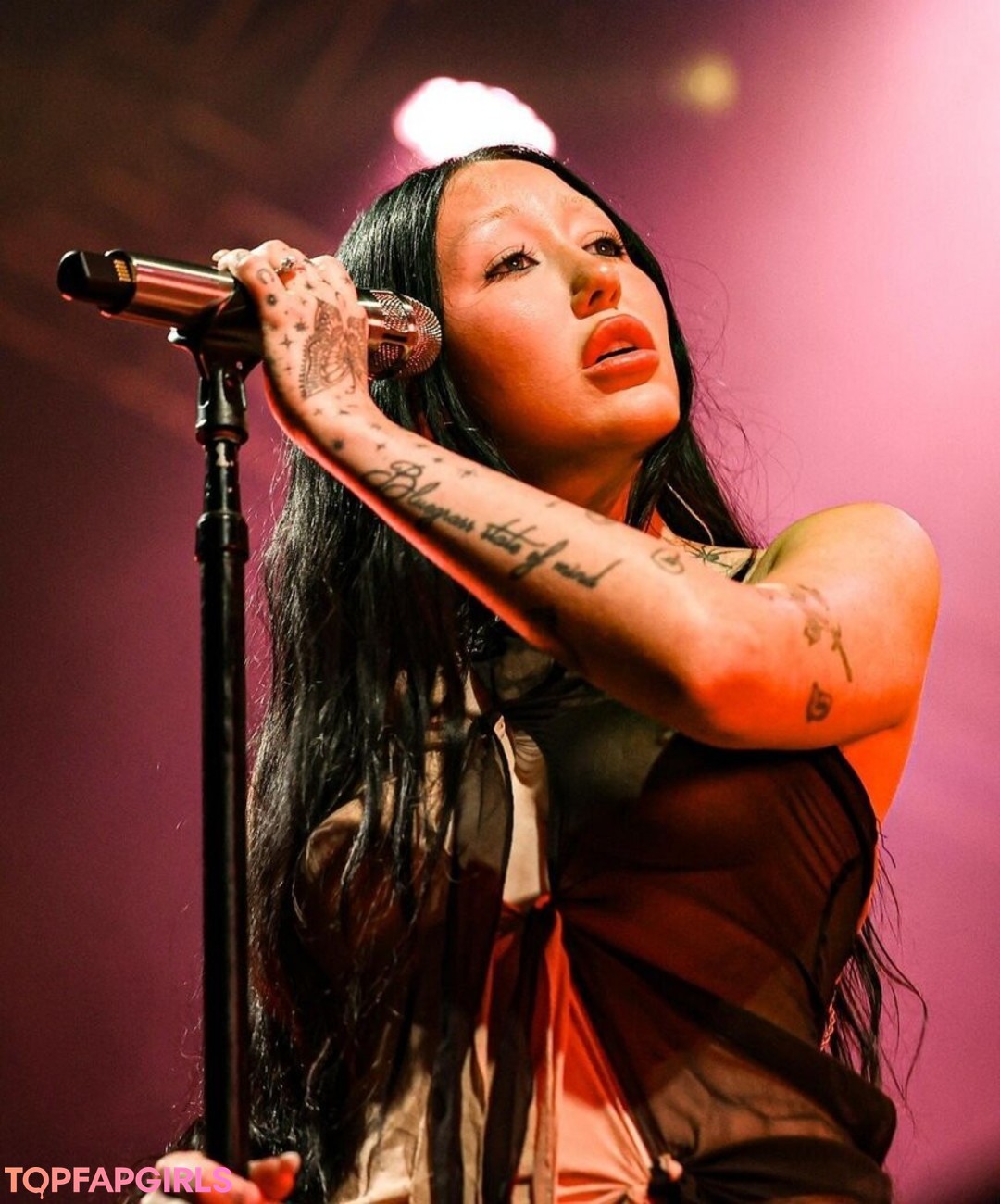 Foto desnuda filtrada de OnlyFans de Noah Cyrus #419 Foto desnuda filtrada de OnlyFans de Noah Cyrus #419