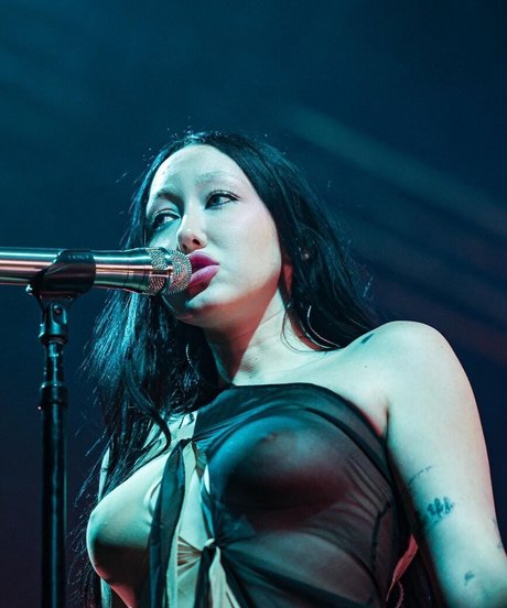 Foto desnuda filtrada de OnlyFans de Noah Cyrus
