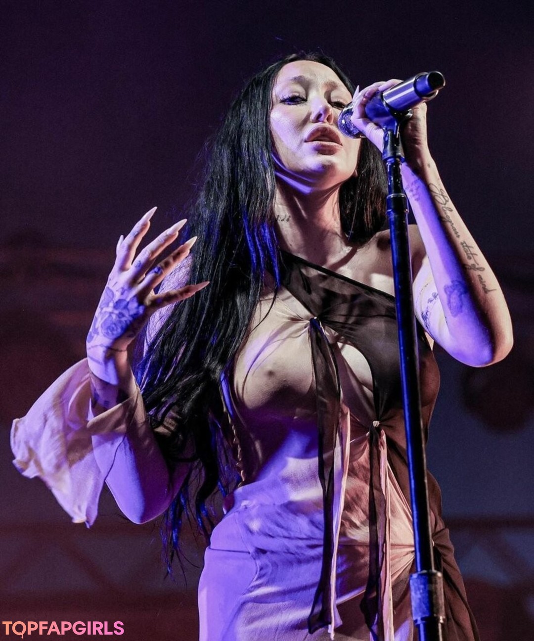 Foto desnuda filtrada de OnlyFans de Noah Cyrus #423 Foto desnuda filtrada de OnlyFans de Noah Cyrus #423