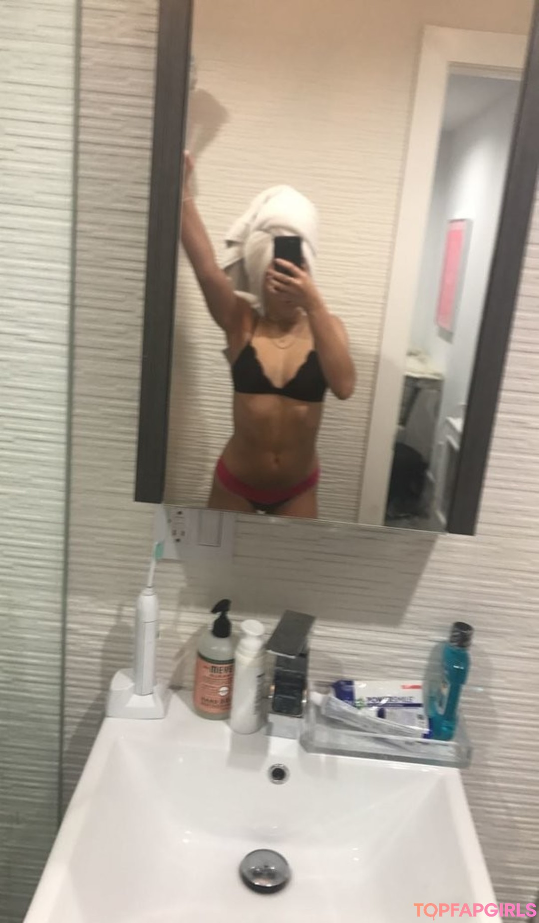 Foto desnuda filtrada de OnlyFans de Noah Cyrus #91 Foto desnuda filtrada de OnlyFans de Noah Cyrus #91