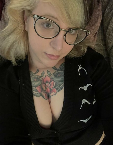 Foto desnuda filtrada de OnlyFans de Pushinguproses