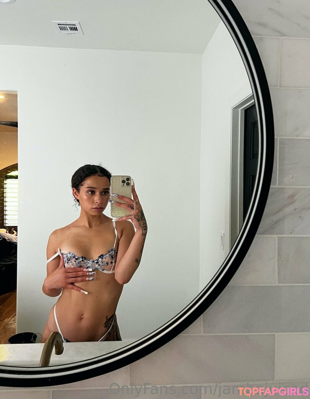 Foto desnuda filtrada de OnlyFans de Jambajuiced #115 Foto desnuda filtrada de OnlyFans de Jambajuiced #115