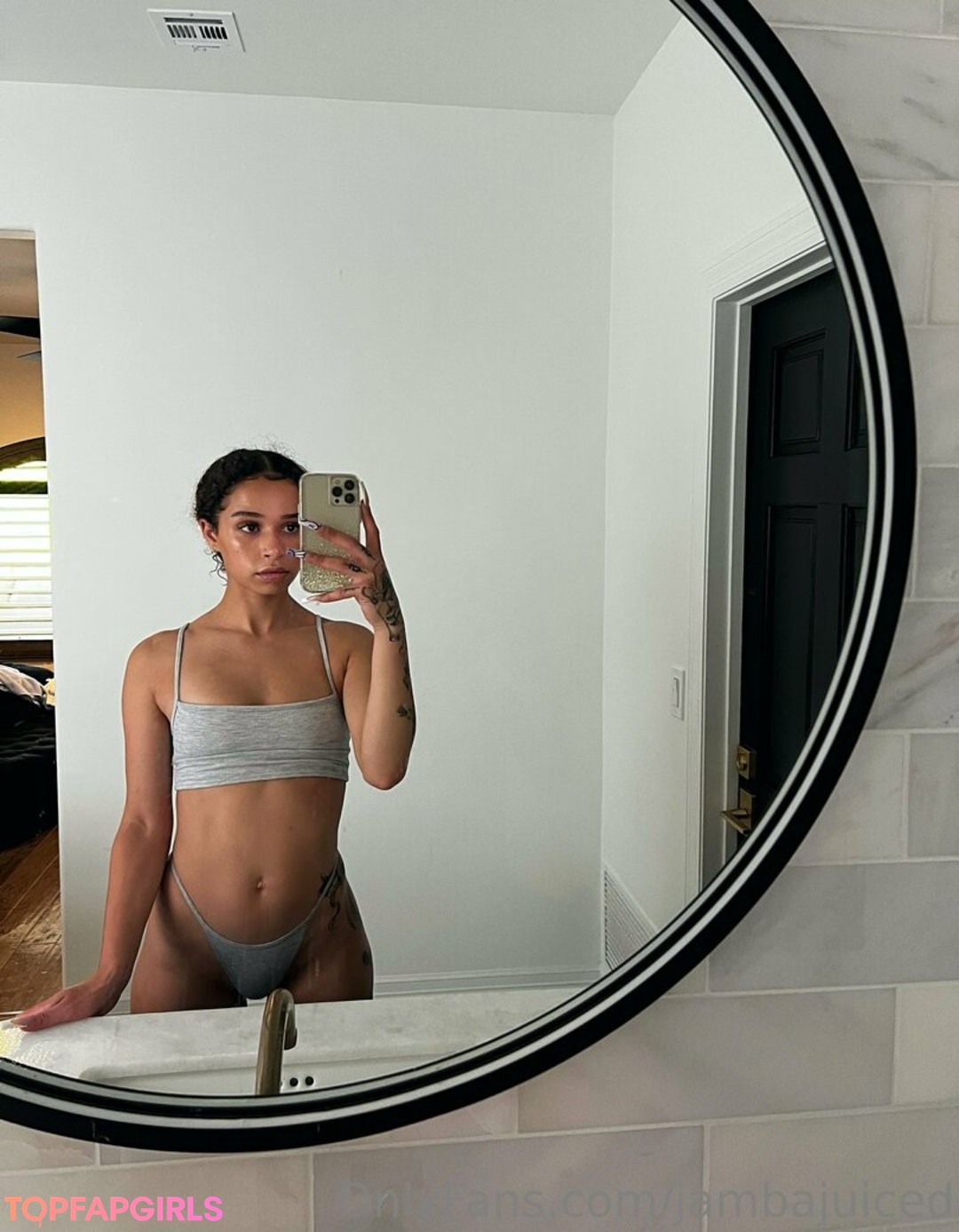 Foto desnuda filtrada de OnlyFans de Jambajuiced #120 Foto desnuda filtrada de OnlyFans de Jambajuiced #120