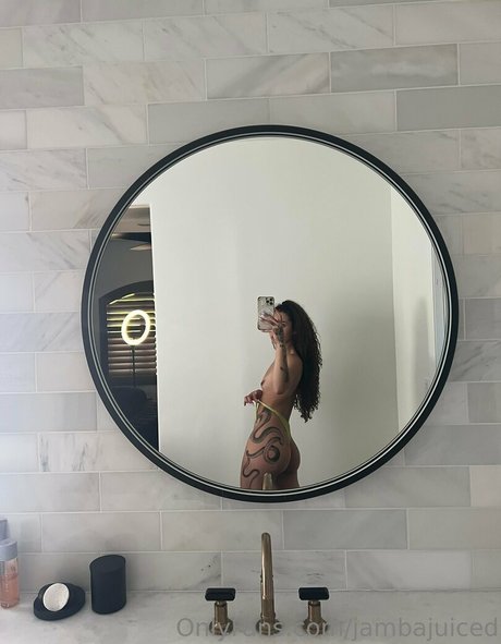 Foto desnuda filtrada de OnlyFans de Jambajuiced