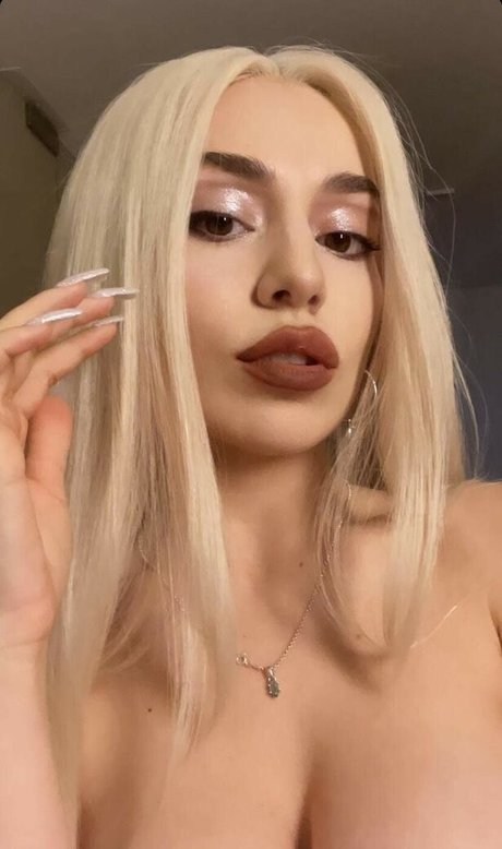 Ava Max