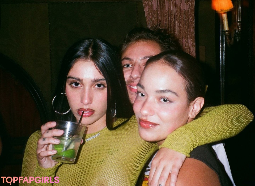 Foto desnuda filtrada de OnlyFans de Lourdes Leon #90 Foto desnuda filtrada de OnlyFans de Lourdes Leon #90