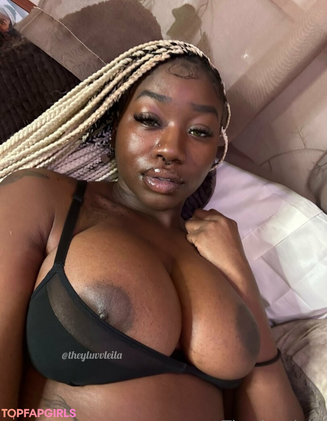 Foto desnuda filtrada de OnlyFans de Theyluvvleila #62 Foto desnuda filtrada de OnlyFans de Theyluvvleila #62