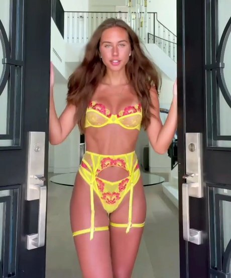 Foto desnuda filtrada de OnlyFans de Brit Manuela