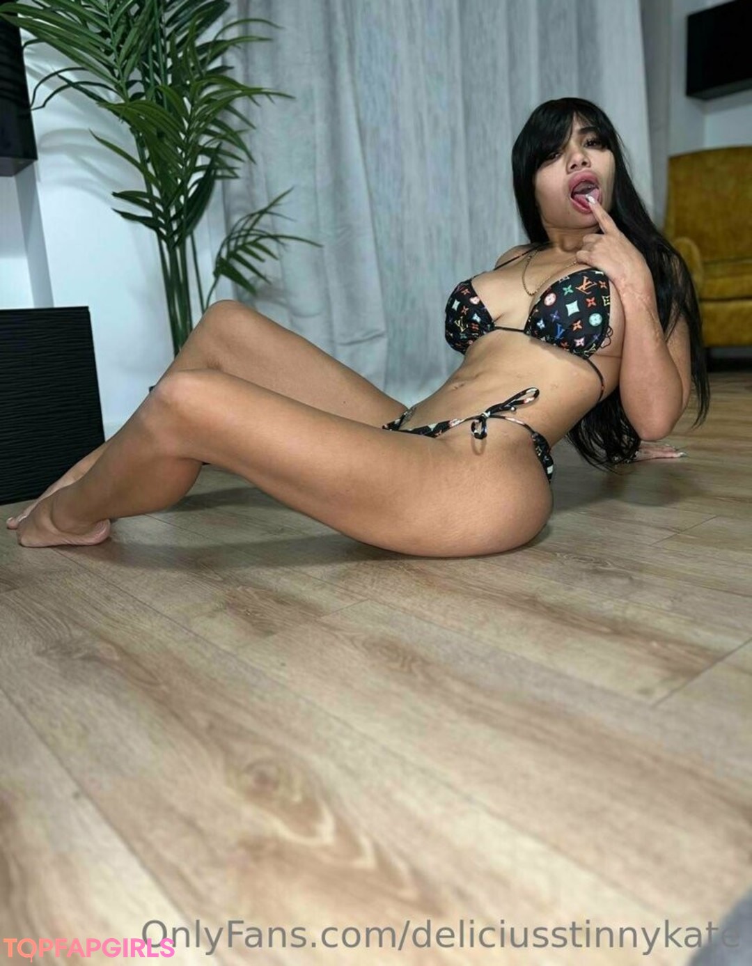 Foto desnuda filtrada de OnlyFans de Deliciusstinnykate #127 Foto desnuda filtrada de OnlyFans de Deliciusstinnykate #127