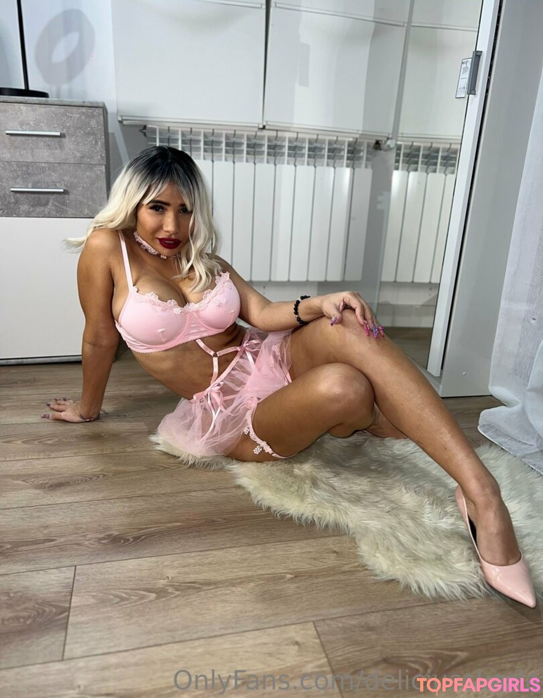 Foto desnuda filtrada de OnlyFans de Deliciusstinnykate #63 Foto desnuda filtrada de OnlyFans de Deliciusstinnykate #63