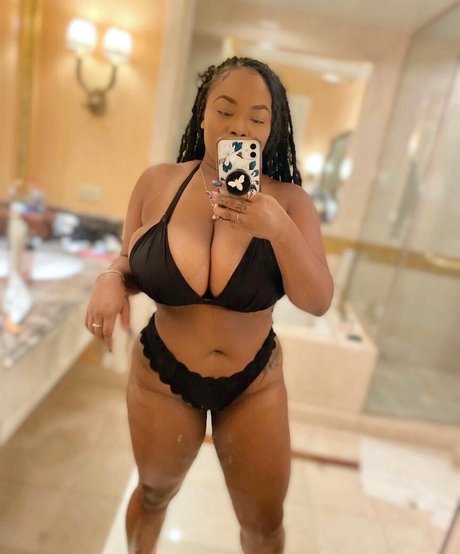 Foto desnuda filtrada de OnlyFans de Msolurin