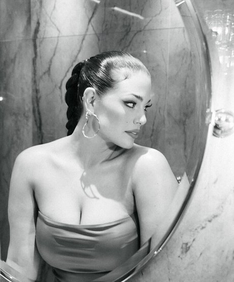 Foto desnuda filtrada de OnlyFans de Ashley Graham