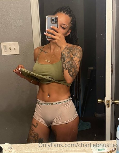 Foto desnuda filtrada de OnlyFans de Charliebhustlex