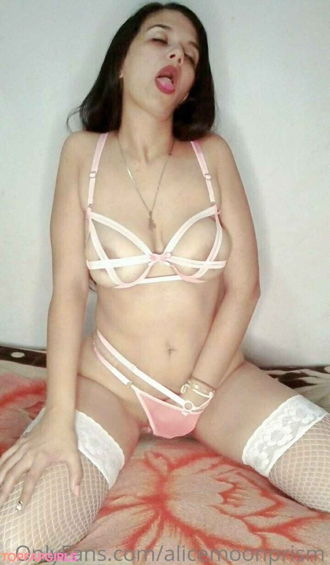 Foto desnuda filtrada de OnlyFans de Alicemoonprism #34 Foto desnuda filtrada de OnlyFans de Alicemoonprism #34