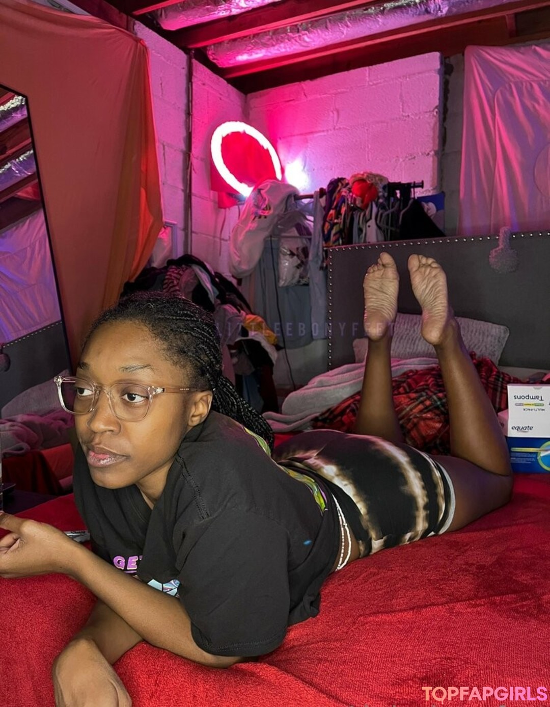 Foto desnuda filtrada de OnlyFans de Littleebonyfeet #101 Foto desnuda filtrada de OnlyFans de Littleebonyfeet #101