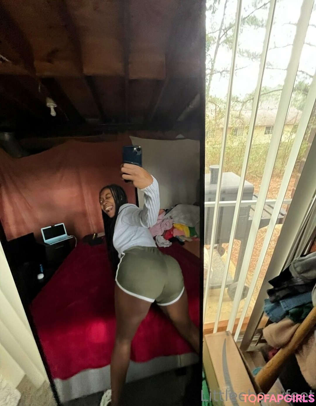 Foto desnuda filtrada de OnlyFans de Littleebonyfeet #113 Foto desnuda filtrada de OnlyFans de Littleebonyfeet #113