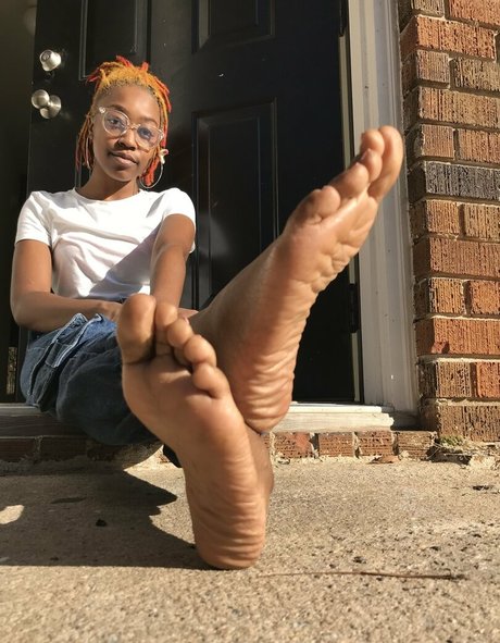 Foto desnuda filtrada de OnlyFans de Littleebonyfeet