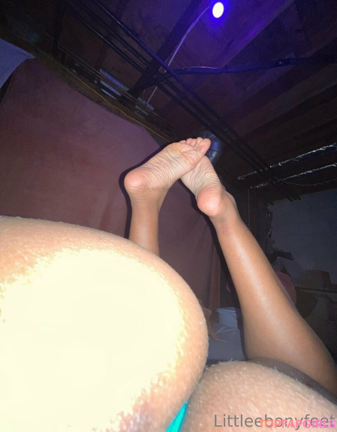Foto desnuda filtrada de OnlyFans de Littleebonyfeet #160 Foto desnuda filtrada de OnlyFans de Littleebonyfeet #160