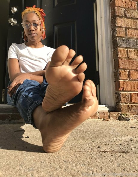 Foto desnuda filtrada de OnlyFans de Littleebonyfeet