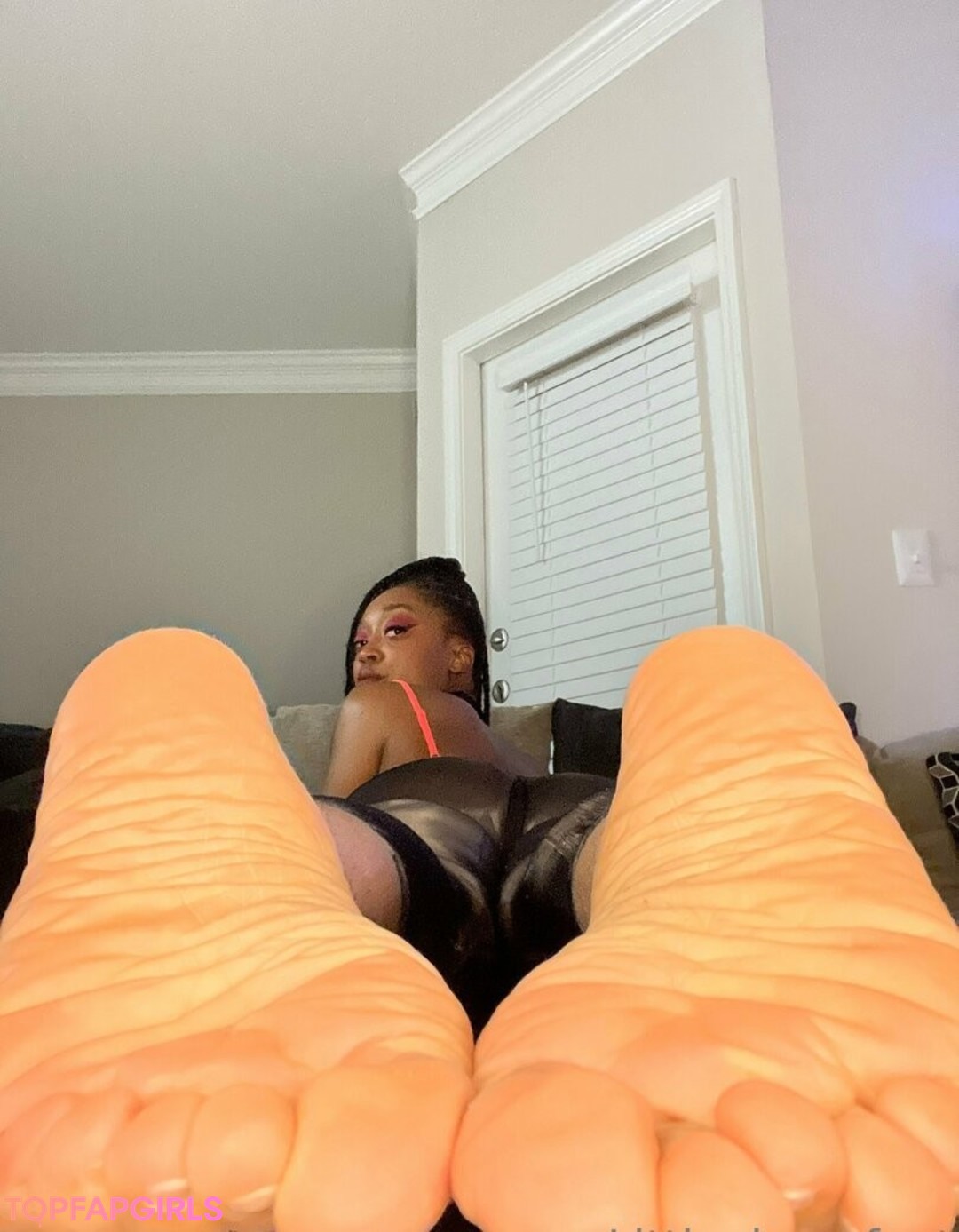 Foto desnuda filtrada de OnlyFans de Littleebonyfeet #264 Foto desnuda filtrada de OnlyFans de Littleebonyfeet #264