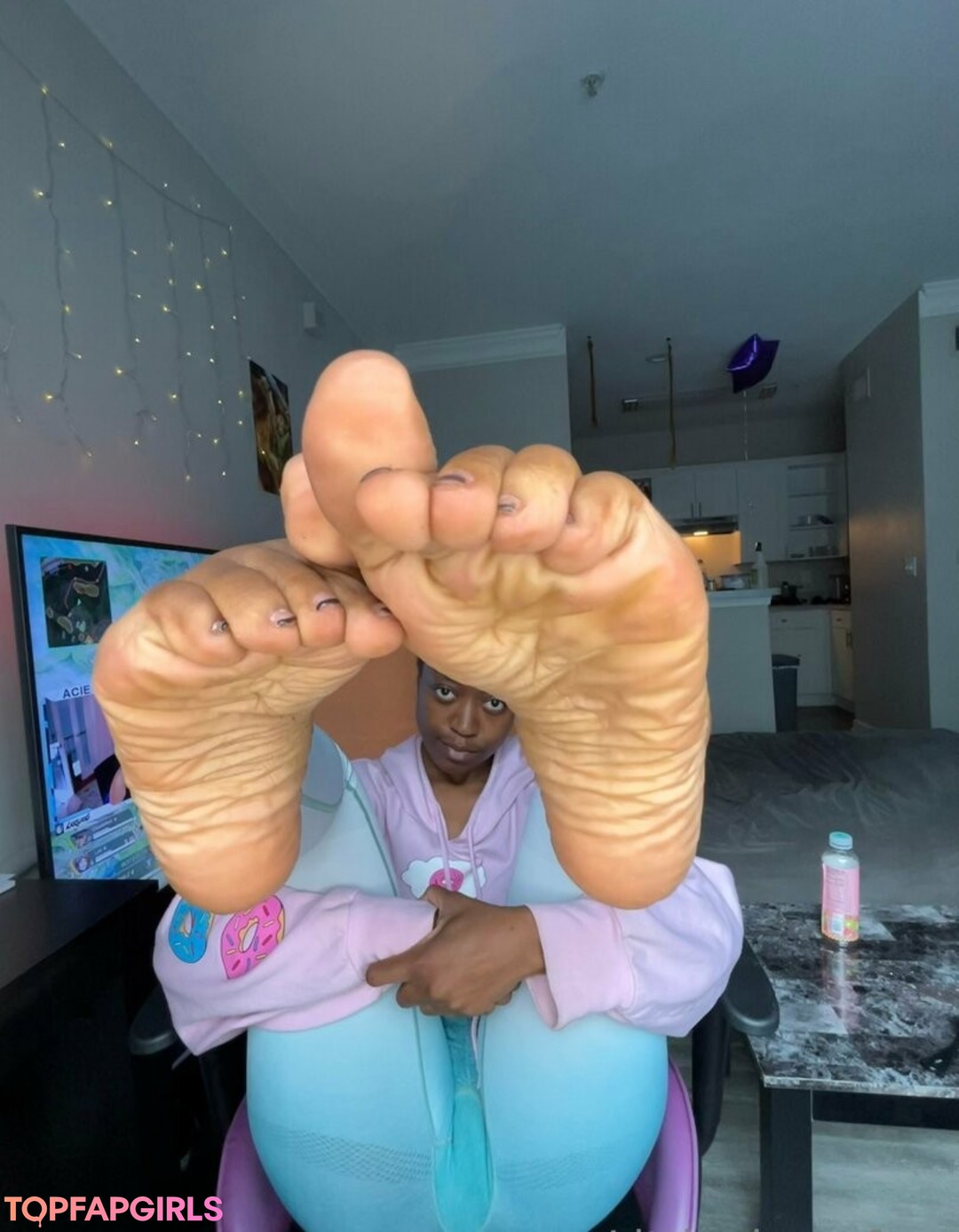 Foto desnuda filtrada de OnlyFans de Littleebonyfeet #278 Foto desnuda filtrada de OnlyFans de Littleebonyfeet #278