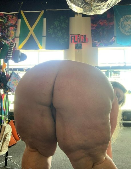 Foto desnuda filtrada de OnlyFans de Ladykeepsherlegsopen